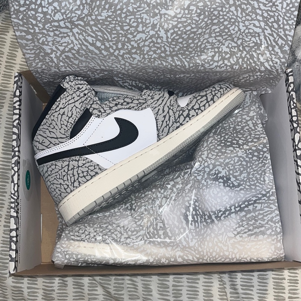 NWT Big Kids Air Jordan 1 High OG